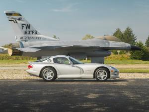 3,600-Mile 1998 Dodge Viper GTS photo 3