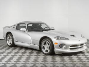 3,600-Mile 1998 Dodge Viper GTS photo 6