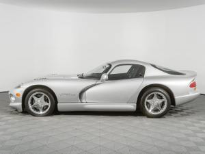 3,600-Mile 1998 Dodge Viper GTS photo 9