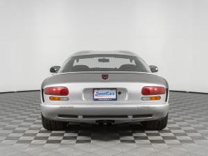 3,600-Mile 1998 Dodge Viper GTS photo 11