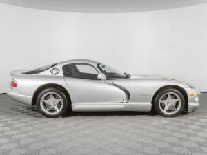 3,600-Mile 1998 Dodge Viper GTS photo 13