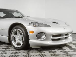 3,600-Mile 1998 Dodge Viper GTS photo 14