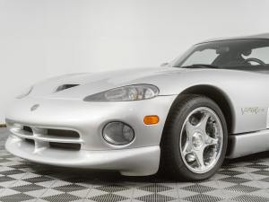 3,600-Mile 1998 Dodge Viper GTS photo 15