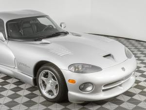 3,600-Mile 1998 Dodge Viper GTS photo 16