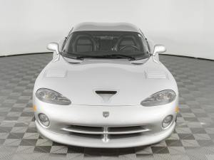 3,600-Mile 1998 Dodge Viper GTS photo 18