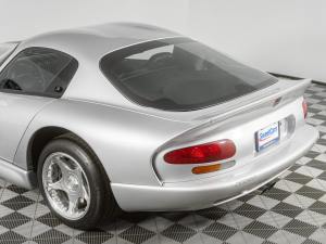 3,600-Mile 1998 Dodge Viper GTS photo 23