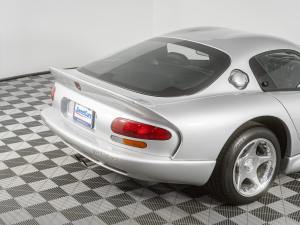 3,600-Mile 1998 Dodge Viper GTS photo 26
