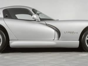 3,600-Mile 1998 Dodge Viper GTS photo 32